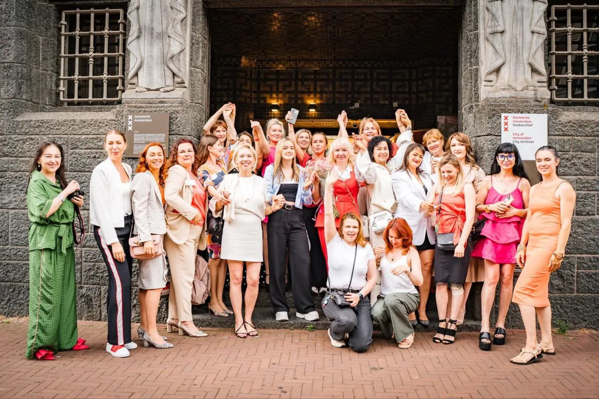 Групповая фотография участниц WomenNetworking
